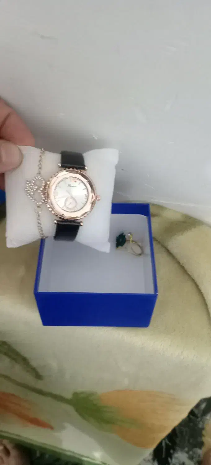 ساعت ژنانه|کلکسیون اشیاء عتیقه|مریوان, |دیوار