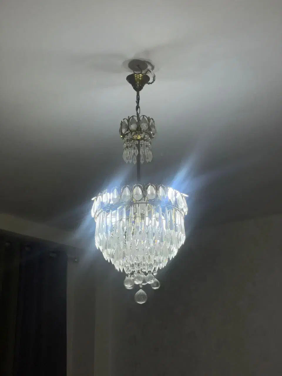 لوستر کریستالی سقفی|لوستر و چراغ آویز|رباط‌کریم, مسکن مهر آبشناسان|دیوار