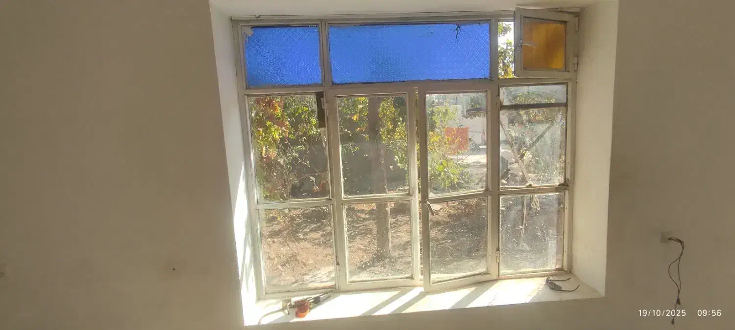 در وپنجره آهنی در حد|مصالح و تجهیزات ساختمان|کبودرآهنگ, |دیوار