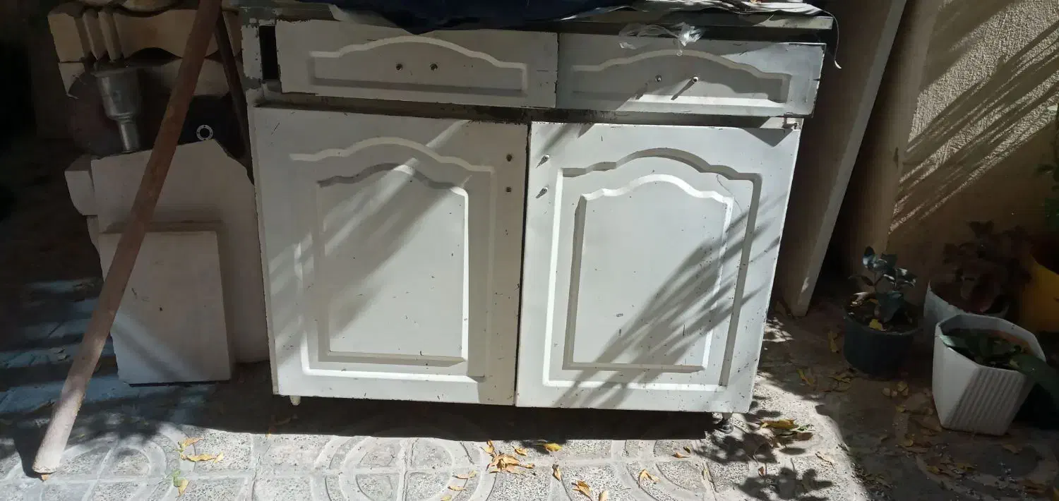 یک کابینت تمیز سالم|آب‌چکان و نظم‌دهنده ظروف|دورود, |دیوار