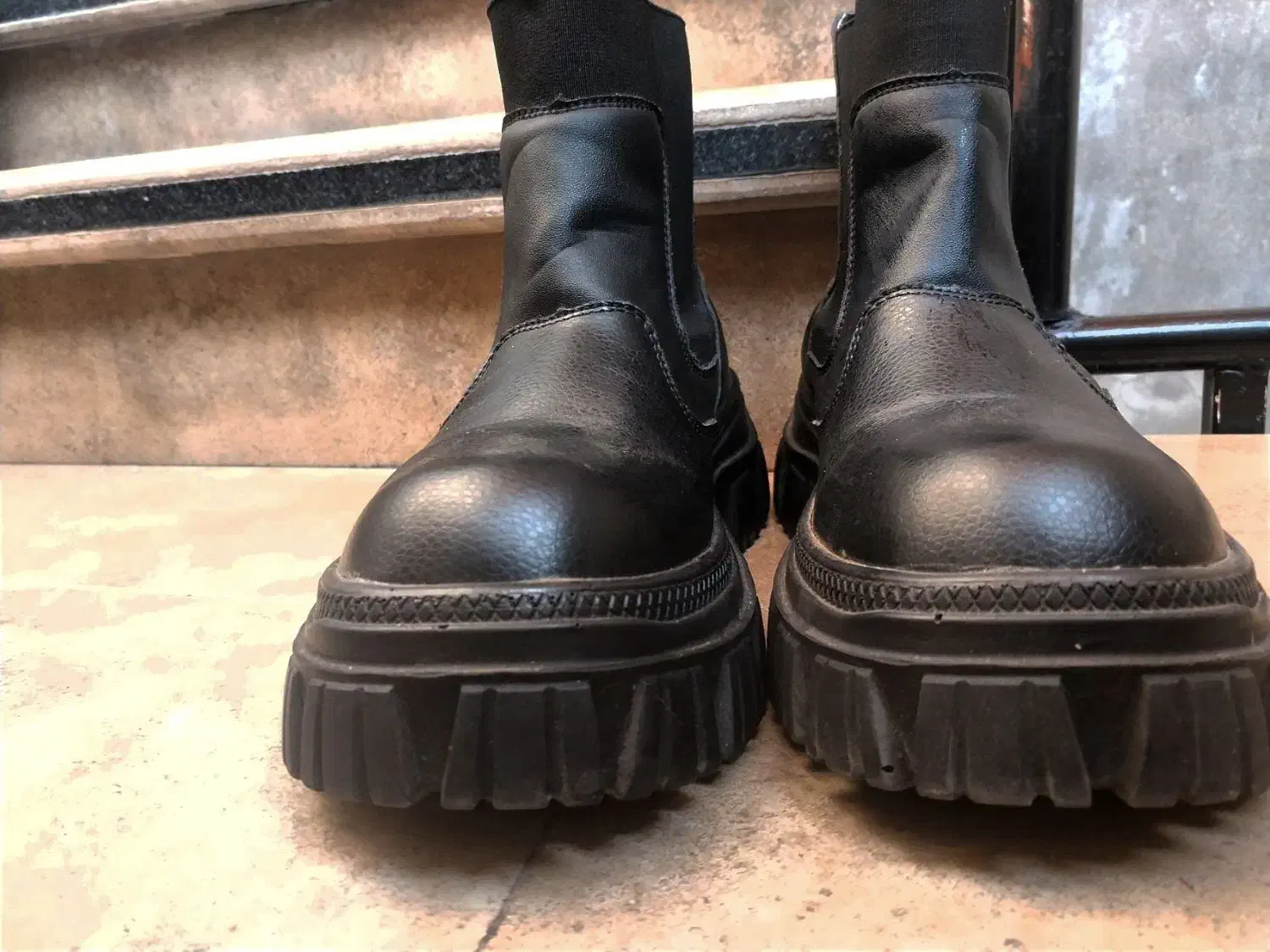 بوت بالینسیاگا|کیف، کفش، کمربند|آمل, |دیوار