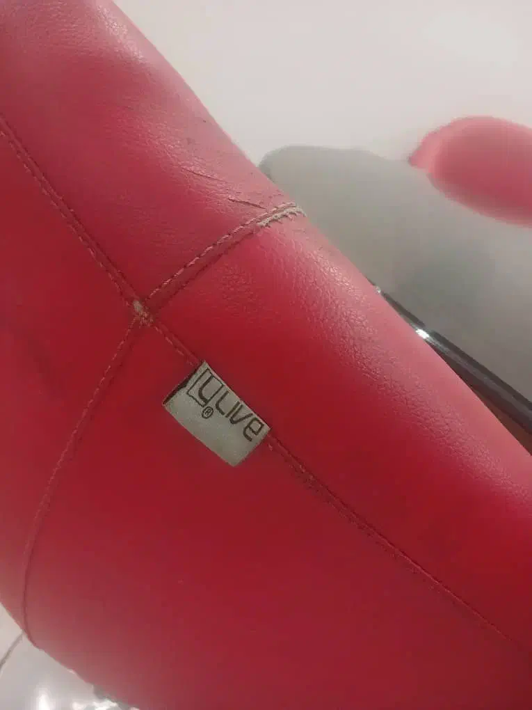 چهار عدد صندلی چرمی  برندLlVE|مبلمان اداری|تهران, نیروی هوایی (پیروزی)|دیوار