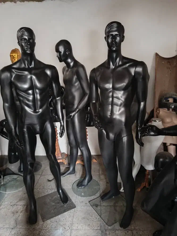 تعدادی مانکن مردانه مایکن زنانه نشسته بچگانه ورزشی|فروشگاه و مغازه|تهران, استخر|دیوار