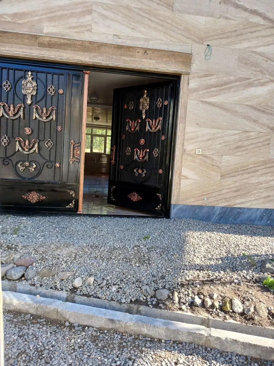 نقاشی نما لمبه ودرب وپنچره|خدمات پیشه و مهارت|اردبیل, |دیوار