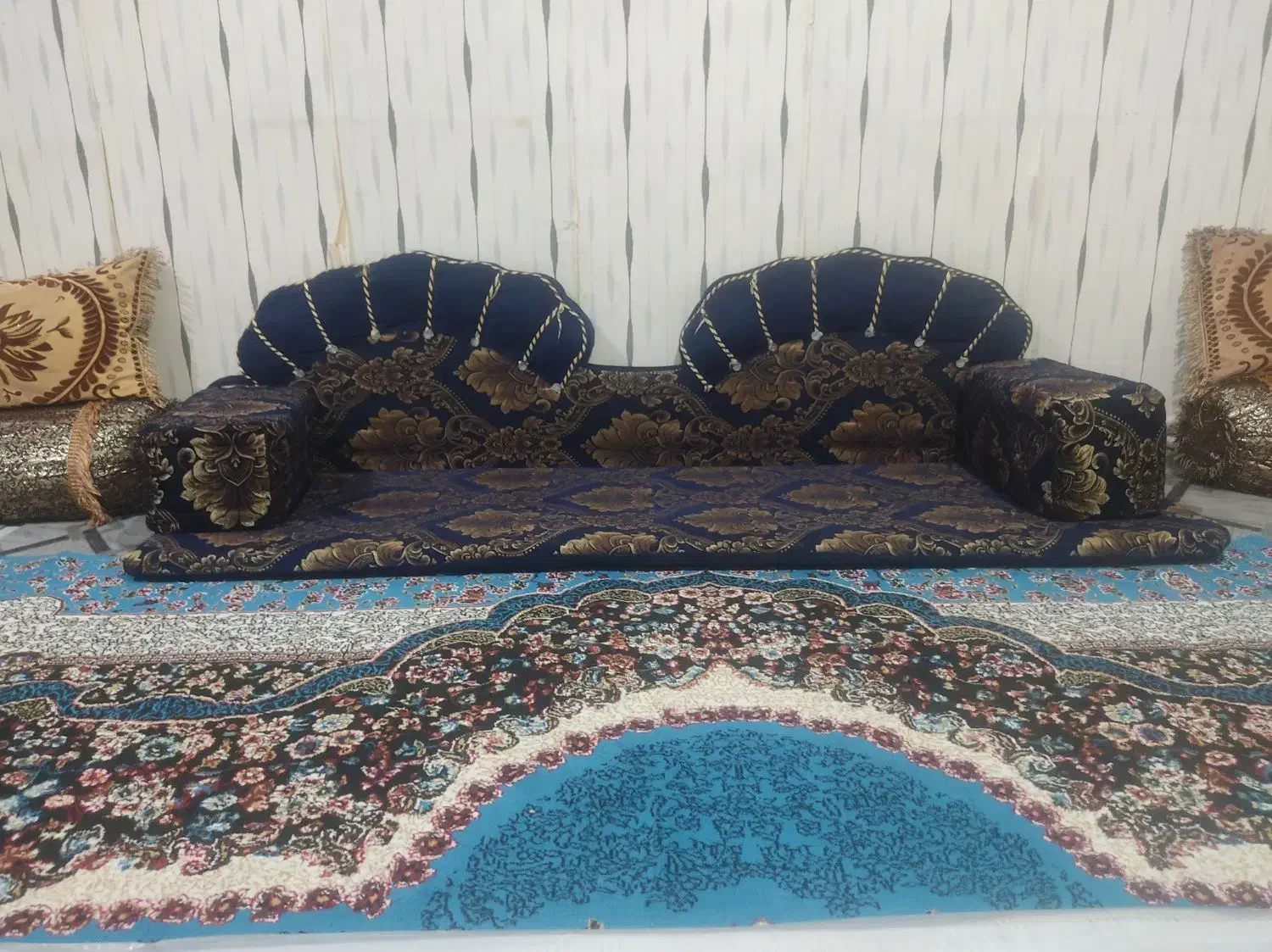 سرویس مبل شاه نشین4تیکه (مبل خلیجی)|مبلمان خانگی و میز عسلی|خرمشهر, |دیوار