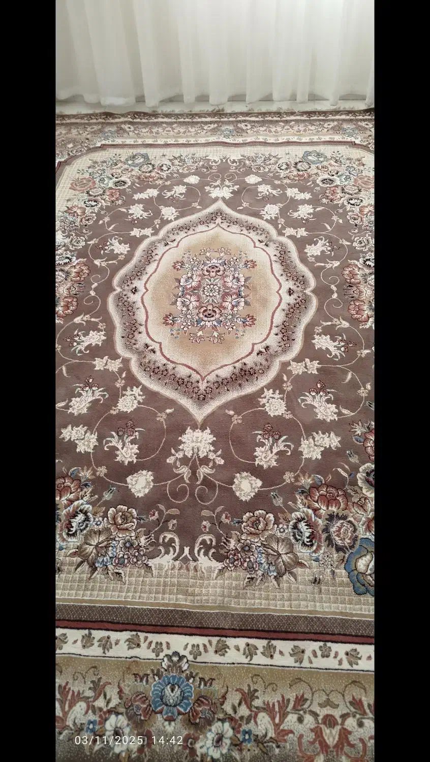 یک عدد فرش|فرش|مهربان, |دیوار