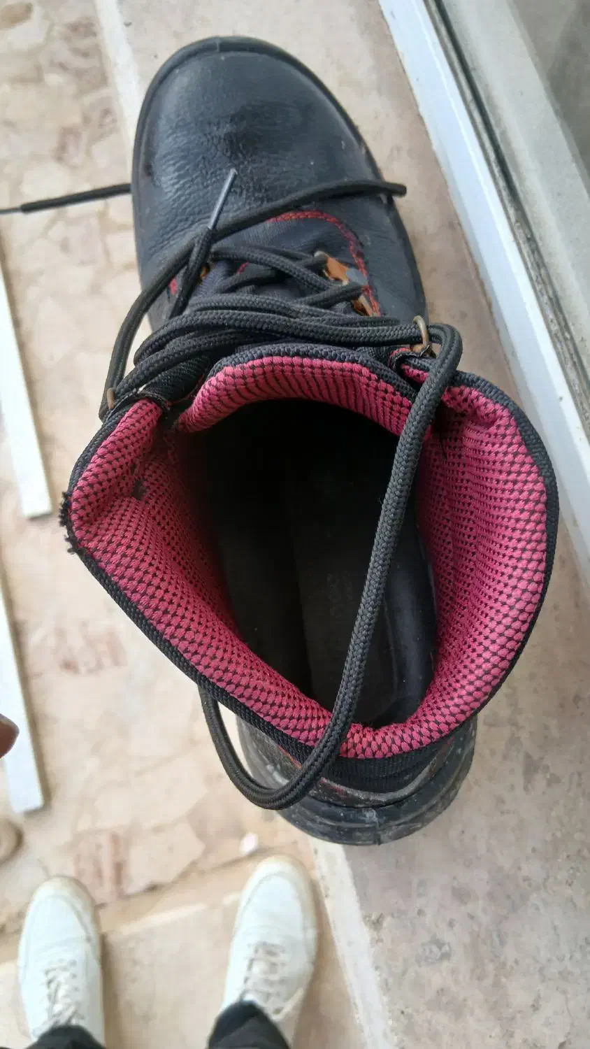 کفش کار|کیف، کفش، کمربند|اردبیل, |دیوار