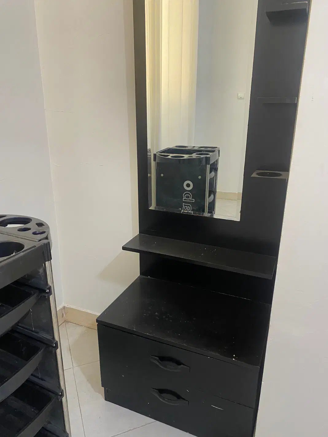 تخت تتو و کنسول|آرایشگاه و سالن‌های زیبایی|کرج, مصباح|دیوار