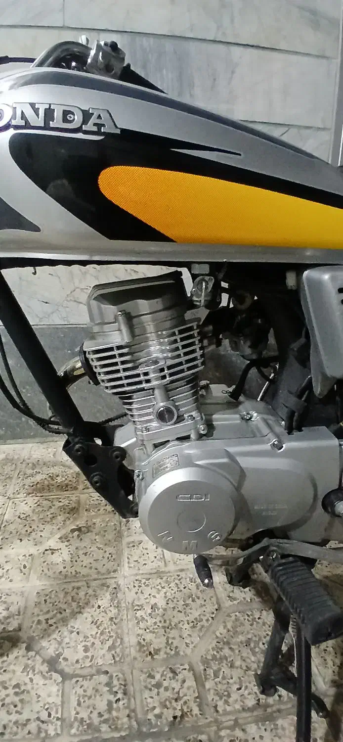 هندا ۱۲۵ پرواز ۱۴۰۰|موتورسیکلت|ری, شهادت|دیوار