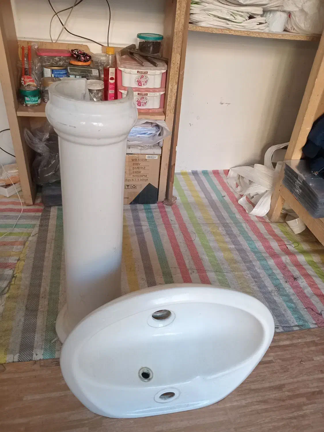 ظرف شوی چینی تمیز.|لوازم سرویس بهداشتی|تبریز, |دیوار