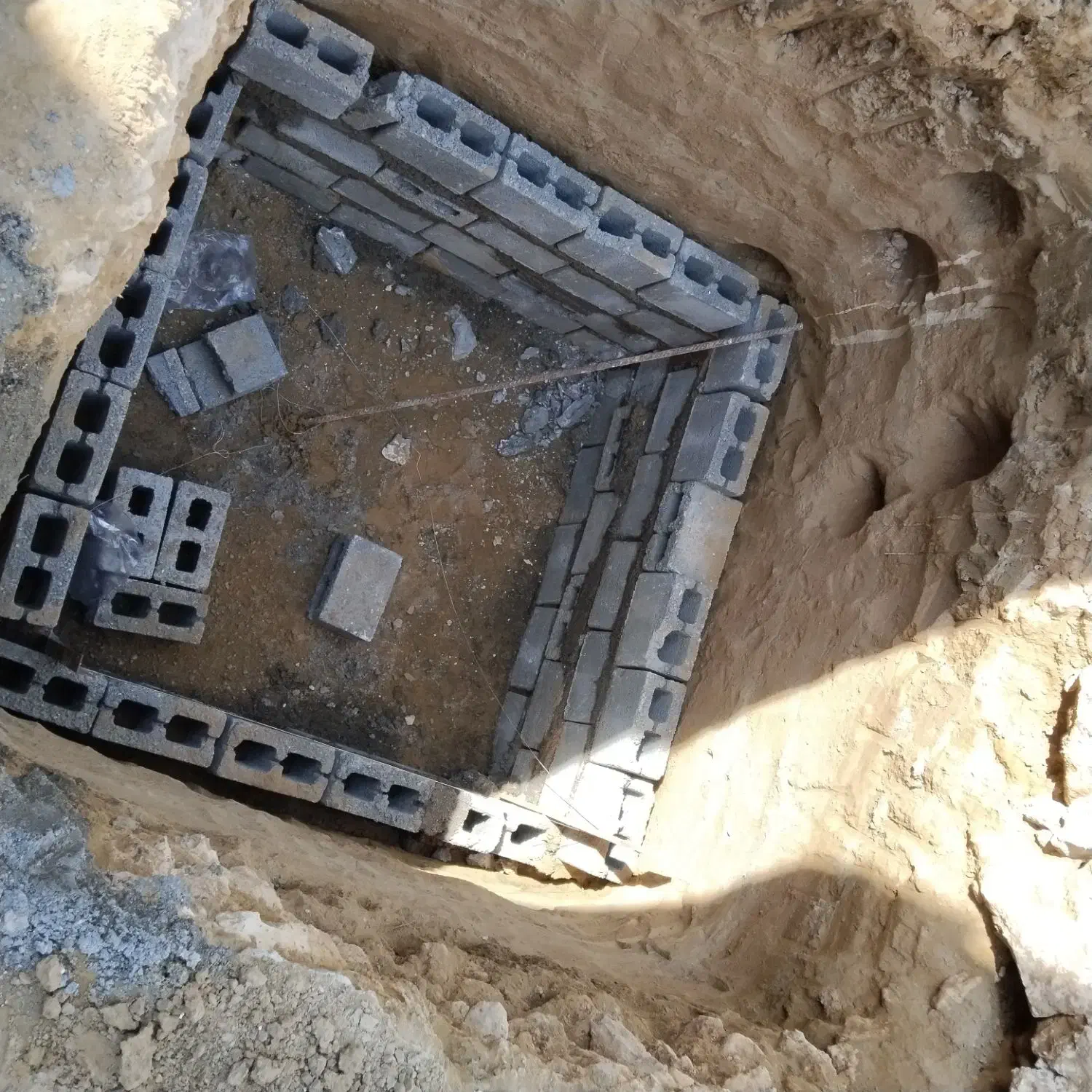 کنده کاری تخریب کندن چاه بلوک چینی سنگ چینی پلاستر|خدمات پیشه و مهارت|قشم, |دیوار