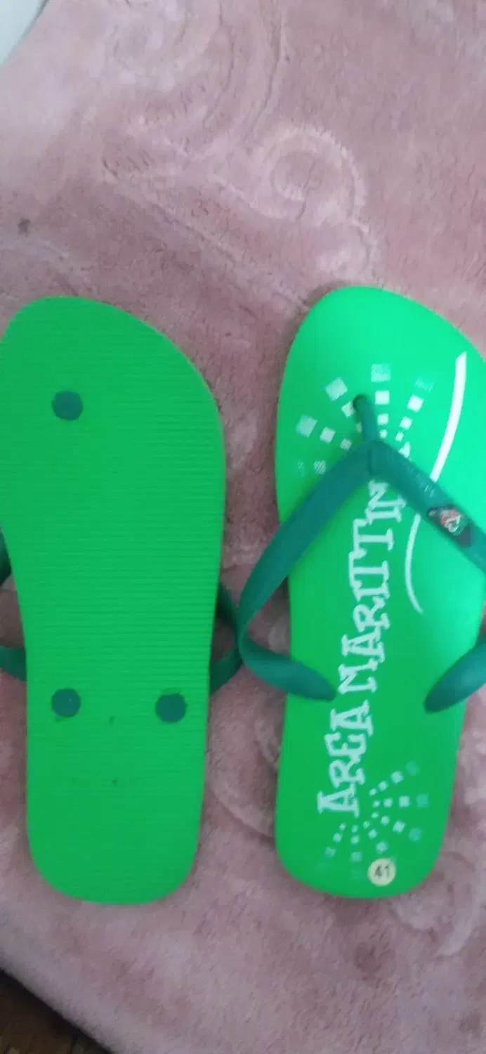 دمپایی انگشتی|کیف، کفش، کمربند|خوی, |دیوار