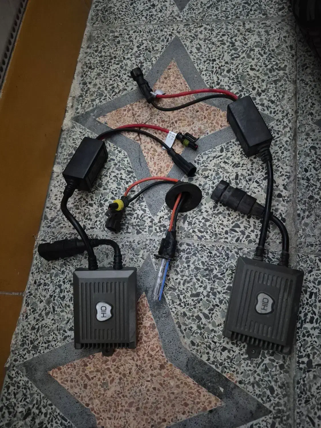 لامپ زنون|قطعات یدکی و لوازم جانبی|رشت, معلولین|دیوار