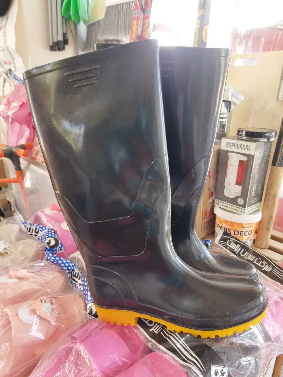 چکمه ، کفش کار ، انواع دمپایی|کیف، کفش، کمربند|تالش, هشتپر|دیوار