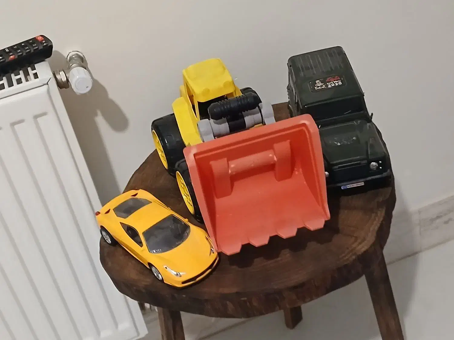 ماشین های خوشگل مناسب برای بچه|اسباببازی بچه|شاهینشهر, مخابرات (شهید بهشتی)|دیوار