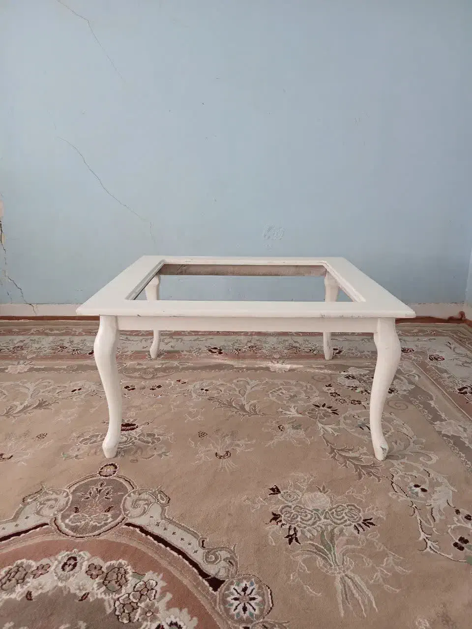 میز جلو مبلی سفید در حد نو اندازه 80 در 80|مبلمان خانگی و میز عسلی|شاهین‌شهر, مسکن مهر|دیوار