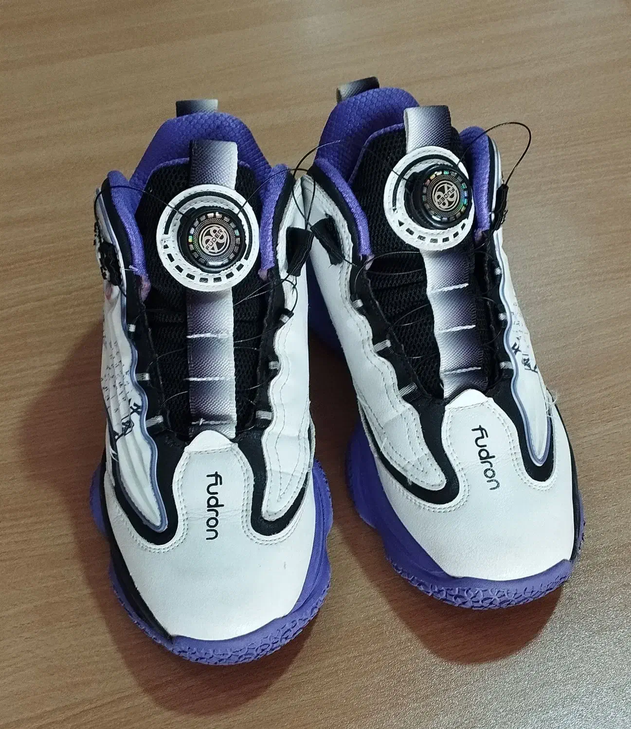 کتونی خارجی|کیف، کفش، کمربند|رودهن, |دیوار