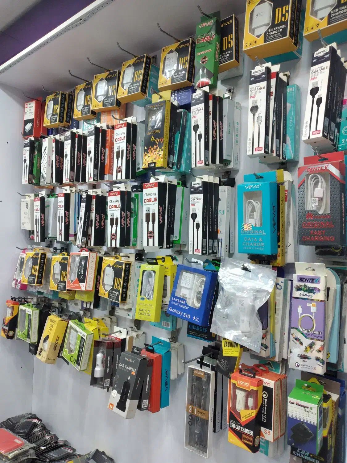 فروشگاه شیروان جانبی تمامی لوازم قدیمی و جدید|لوازم جانبی موبایل و تبلت|شیروان (خراسان), |دیوار