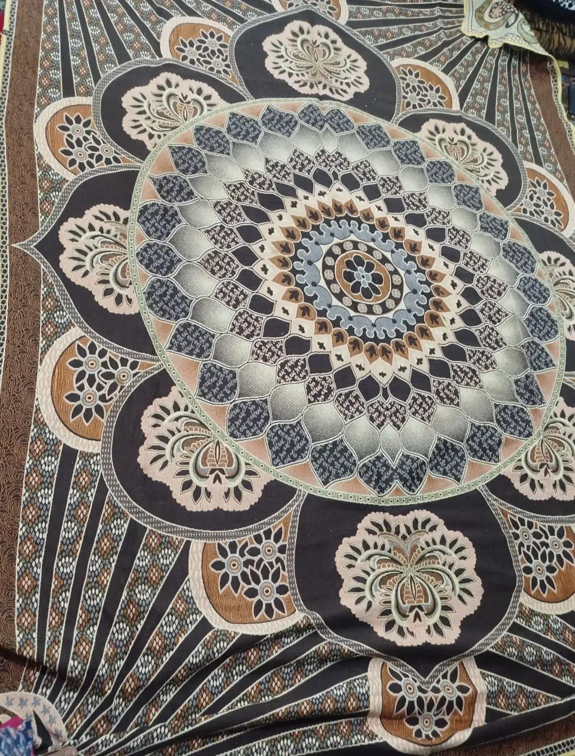 روفرشی 2عدد ضخیم زربافت یزد6 متری|روفرشی|مشهد, هفت تیر (نه دره)|دیوار