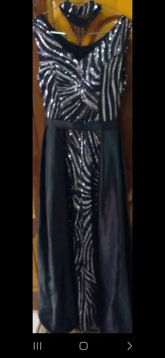 لباس مجلسی|لباس|فردیس, منظریه|دیوار