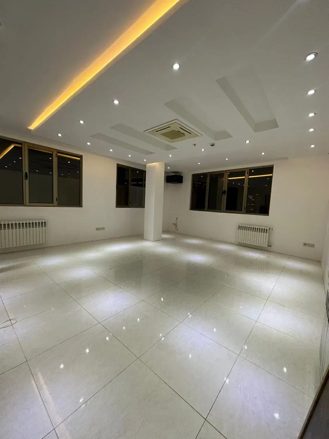 آپارتمان تجاری ۷۰ متری در بلوار جمهوری میدان سپاه|فروش دفتر کار، اتاق اداری، مطب|قم, بکایی|دیوار