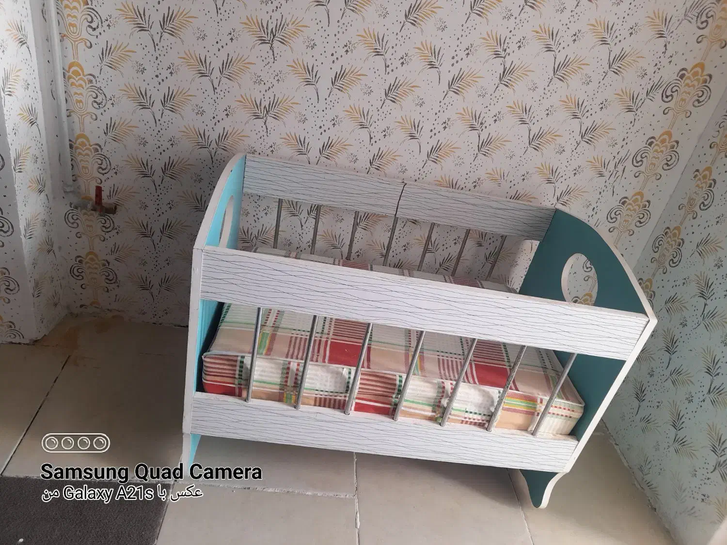 تخت گهواره ای کودک|تخت و سرویس خواب|گلبهار, شهر جدید گلبهار|دیوار