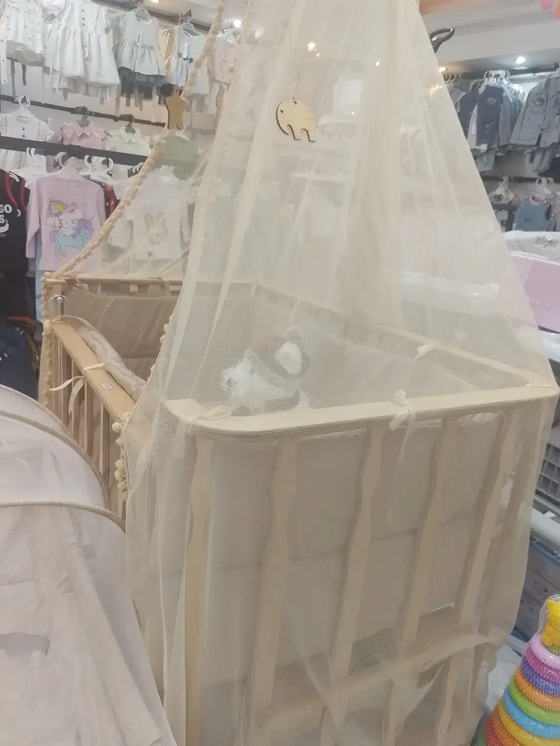 گهواره|تخت و صندلی بچه|بروجرد, |دیوار