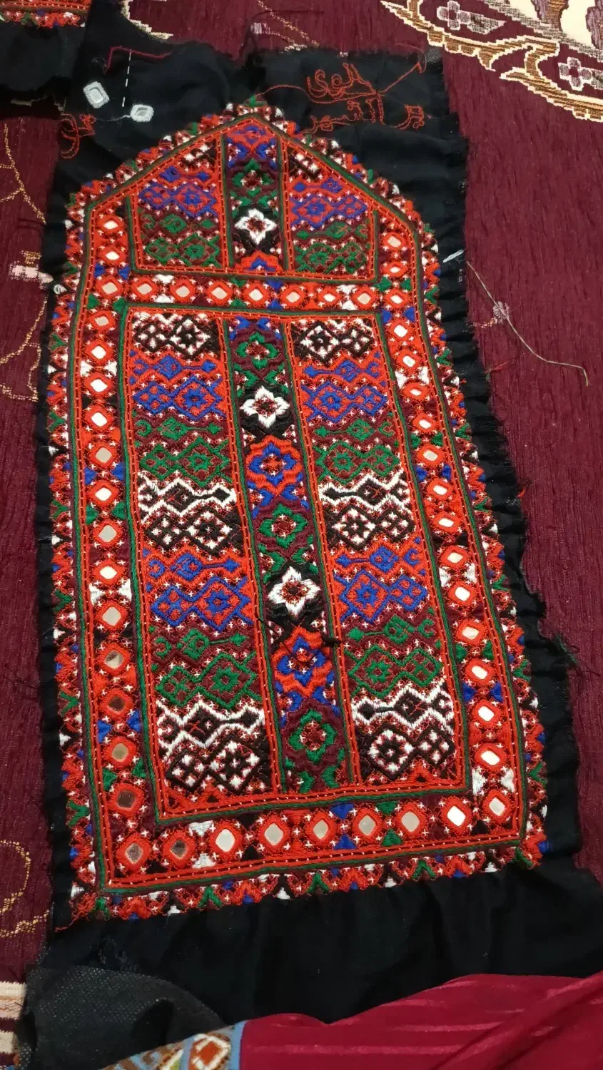 زیاستین دست دوز|لباس|ریگان, |دیوار