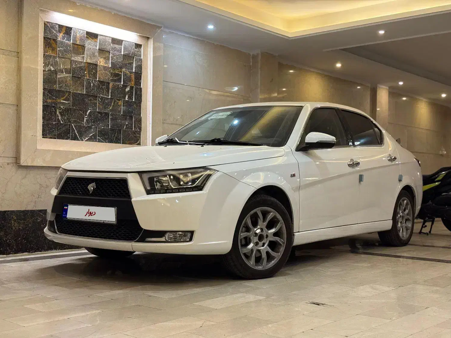 ماشین دنا پلاس توربو اتومات سفید|خودرو سواری و وانت|تهران, تاکسیرانی|دیوار