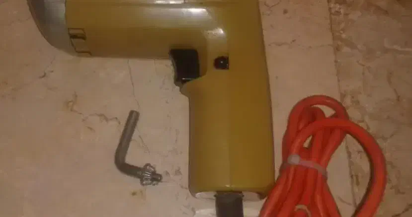 دلیر قدیمی وامریکایی.انتیک|ابزارآلات|زنجان, |دیوار