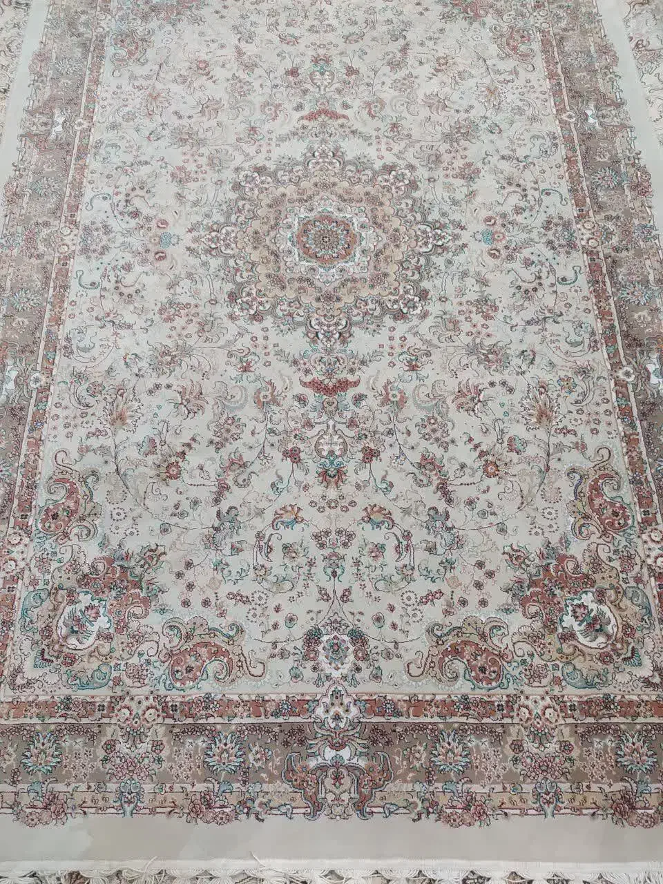 فرش 4متری بدون پارگی و سوختگی|فرش|قرچک, زیبا شهر|دیوار