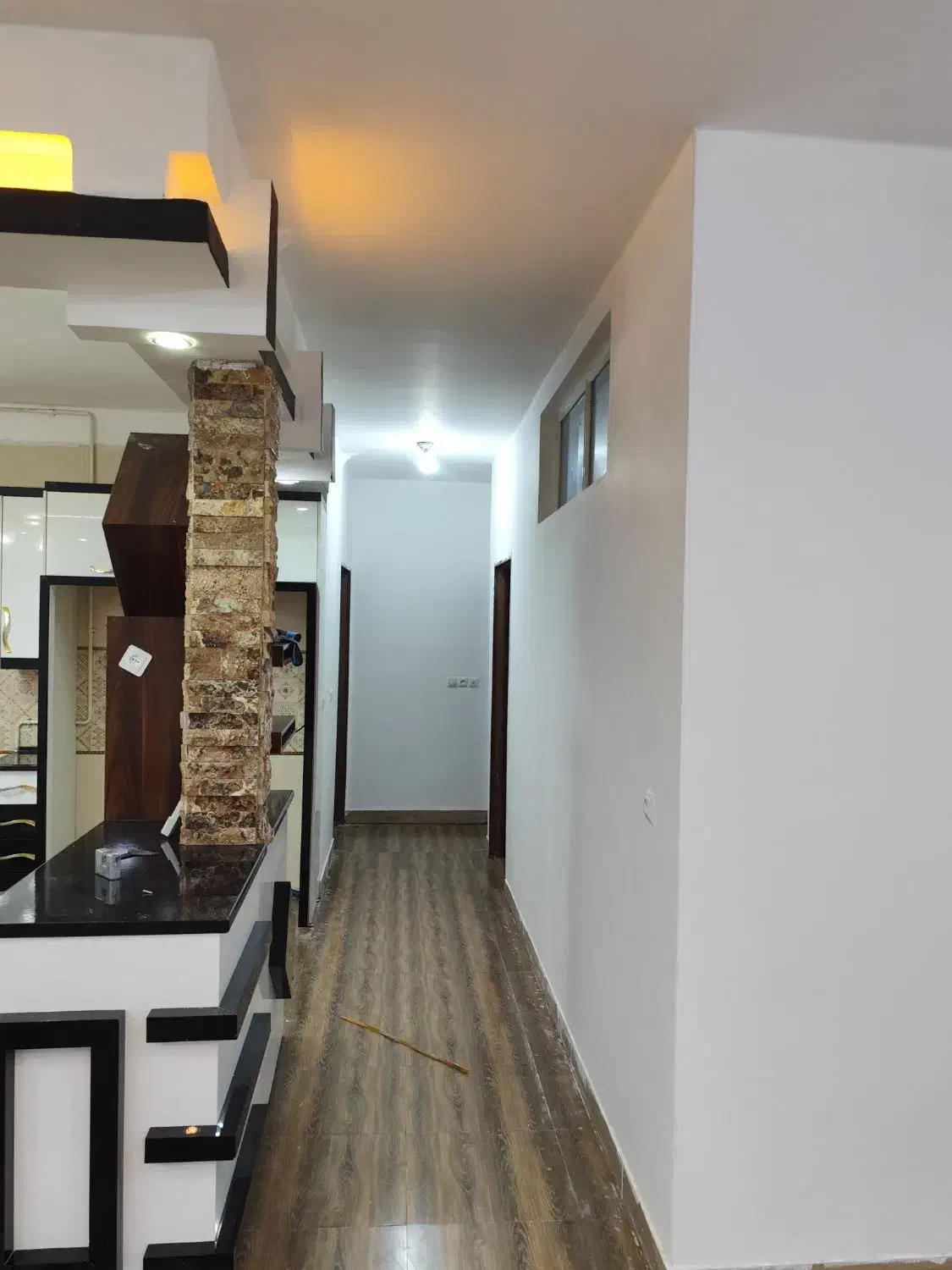 نقاش نقاشی ساختمان و درب و پنجره|خدمات پیشه و مهارت|سیرجان, |دیوار