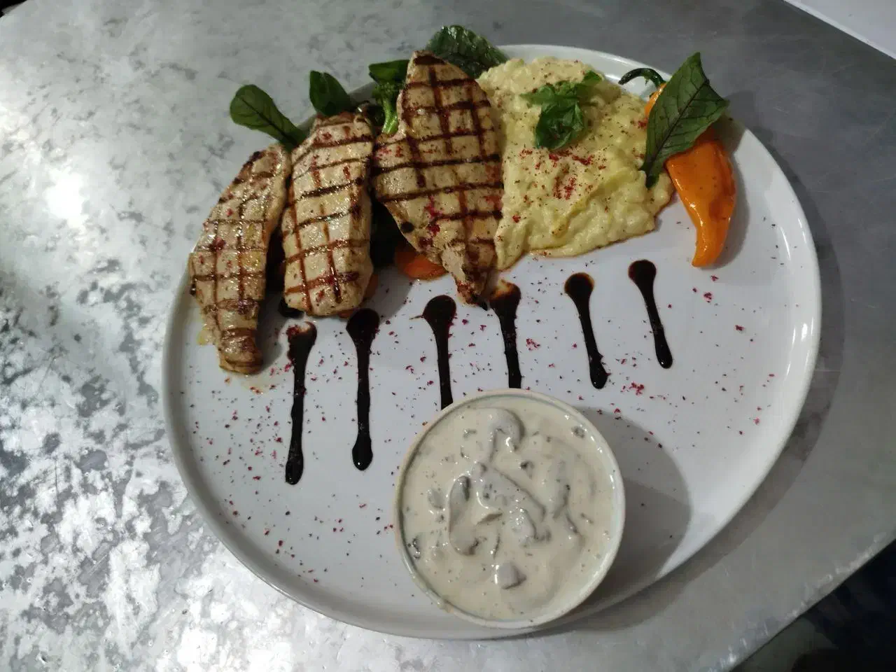 دعوت به همکاری در بخش های مختلف رستوران|استخدام خدمات فروشگاه و رستوران|محمودآباد, |دیوار