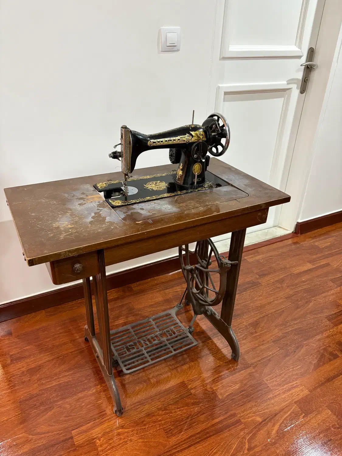 چرخ قدیمی آنتیک سینگر singer|کلکسیون اشیاء عتیقه|تهران, دروس|دیوار