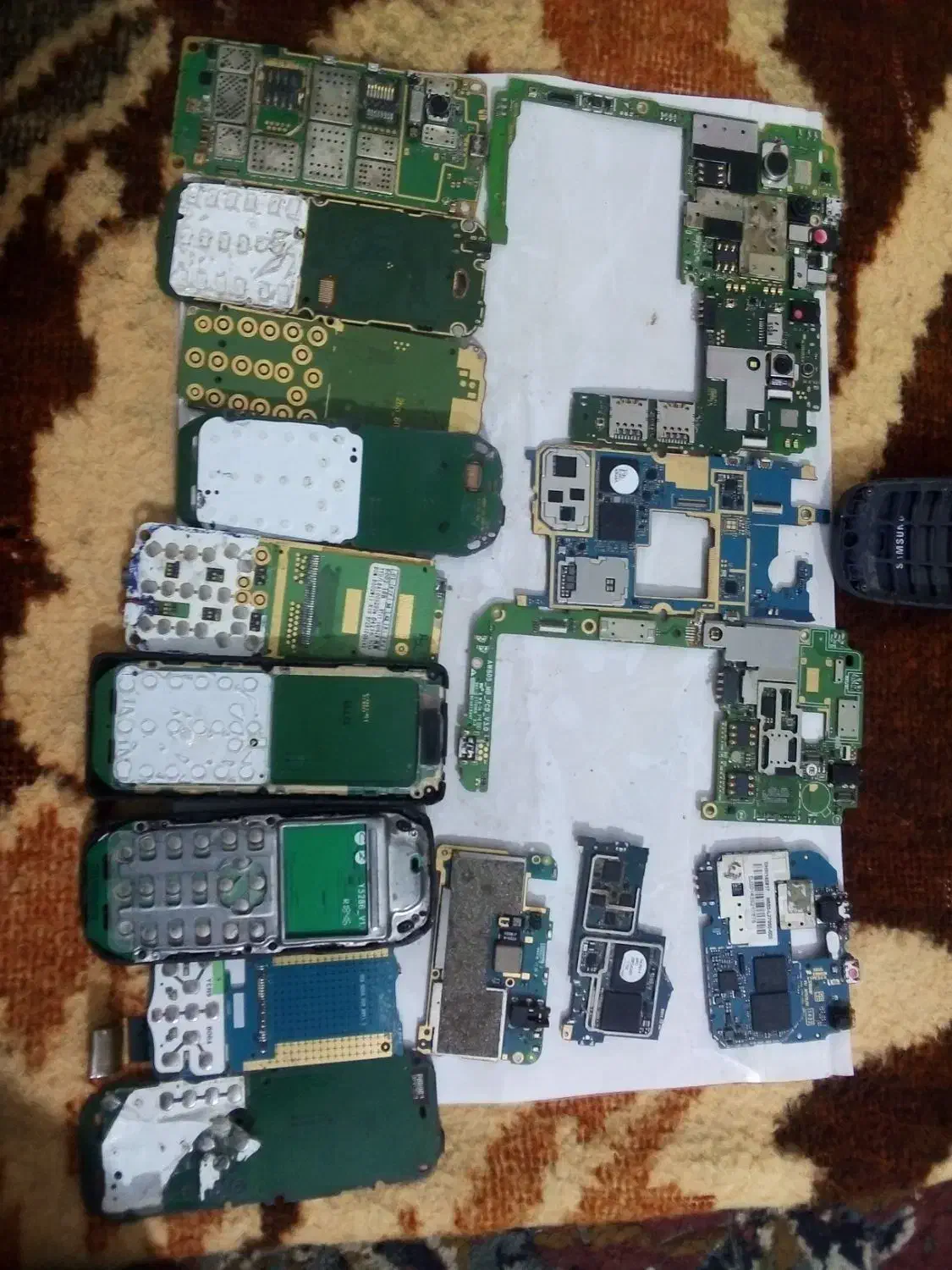 نزدیک به ۷۰۰گرم بر سوخته گوشی لمس وساد|لوازم جانبی موبایل و تبلت|زابل, |دیوار