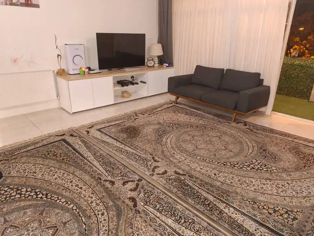 ۲ طبقه بنا ۱۳۰ متری ویلائی دربستی /نبش میدان