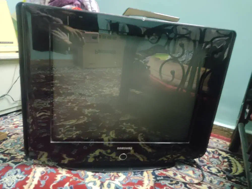 تلوزیون قدیمی|تلویزیون و پروژکتور|لار, |دیوار