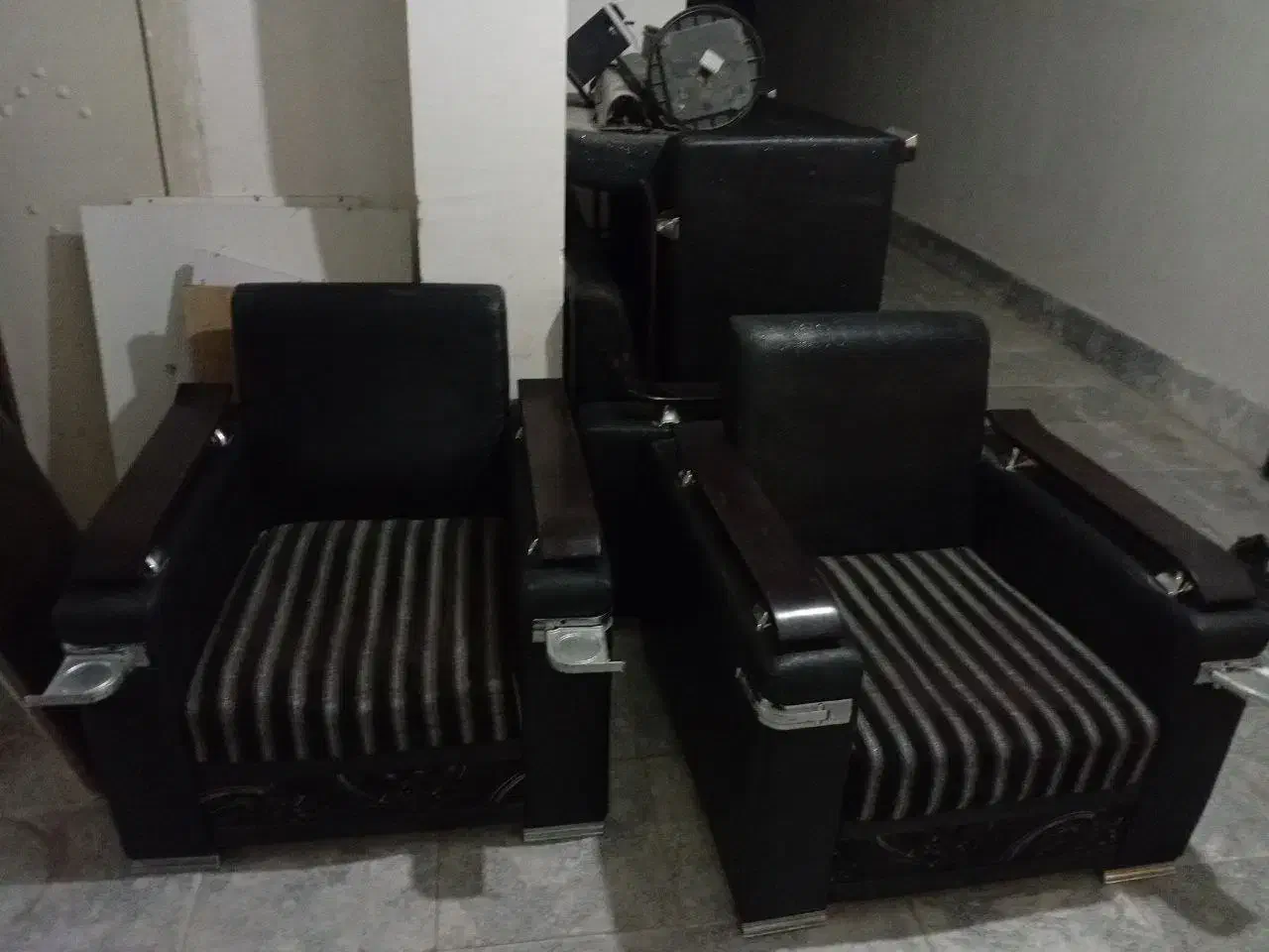 مبل راحتی|مبلمان خانگی و میز عسلی|گلبهار, شهر جدید گلبهار|دیوار