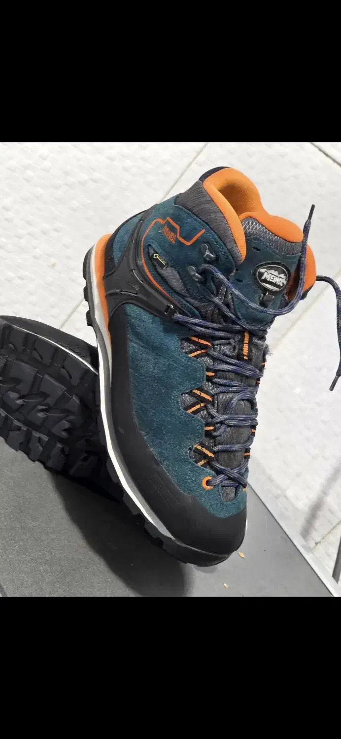 کفش کوهنوردی استوک اورجینال مندل آلمان درصدرا|کیف، کفش، کمربند|صدرا-فارس, فاز ۱|دیوار