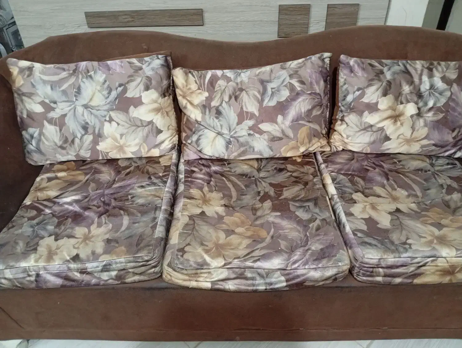 خدا|مبلمان خانگی و میز عسلی|گلبهار, شهر جدید گلبهار|دیوار