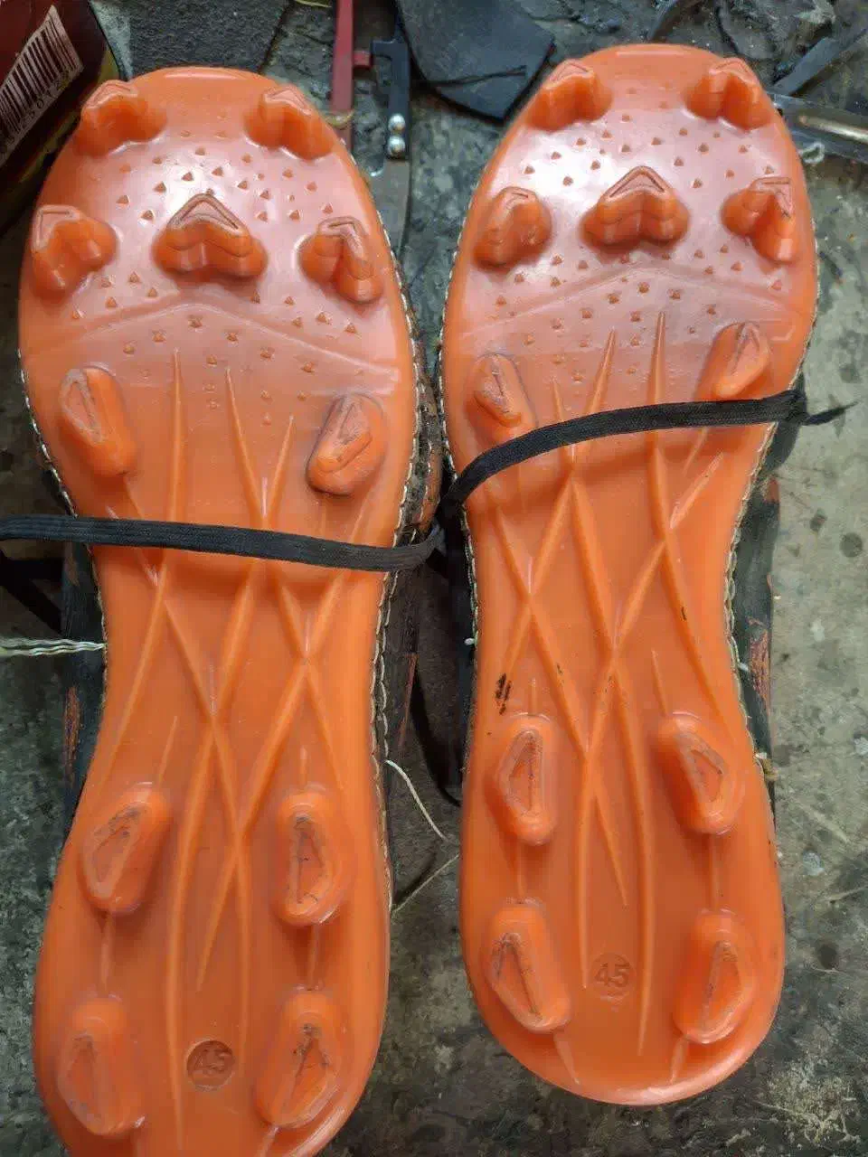 کفش چمن|کیف، کفش، کمربند|مشهد, کارمندان دوم|دیوار