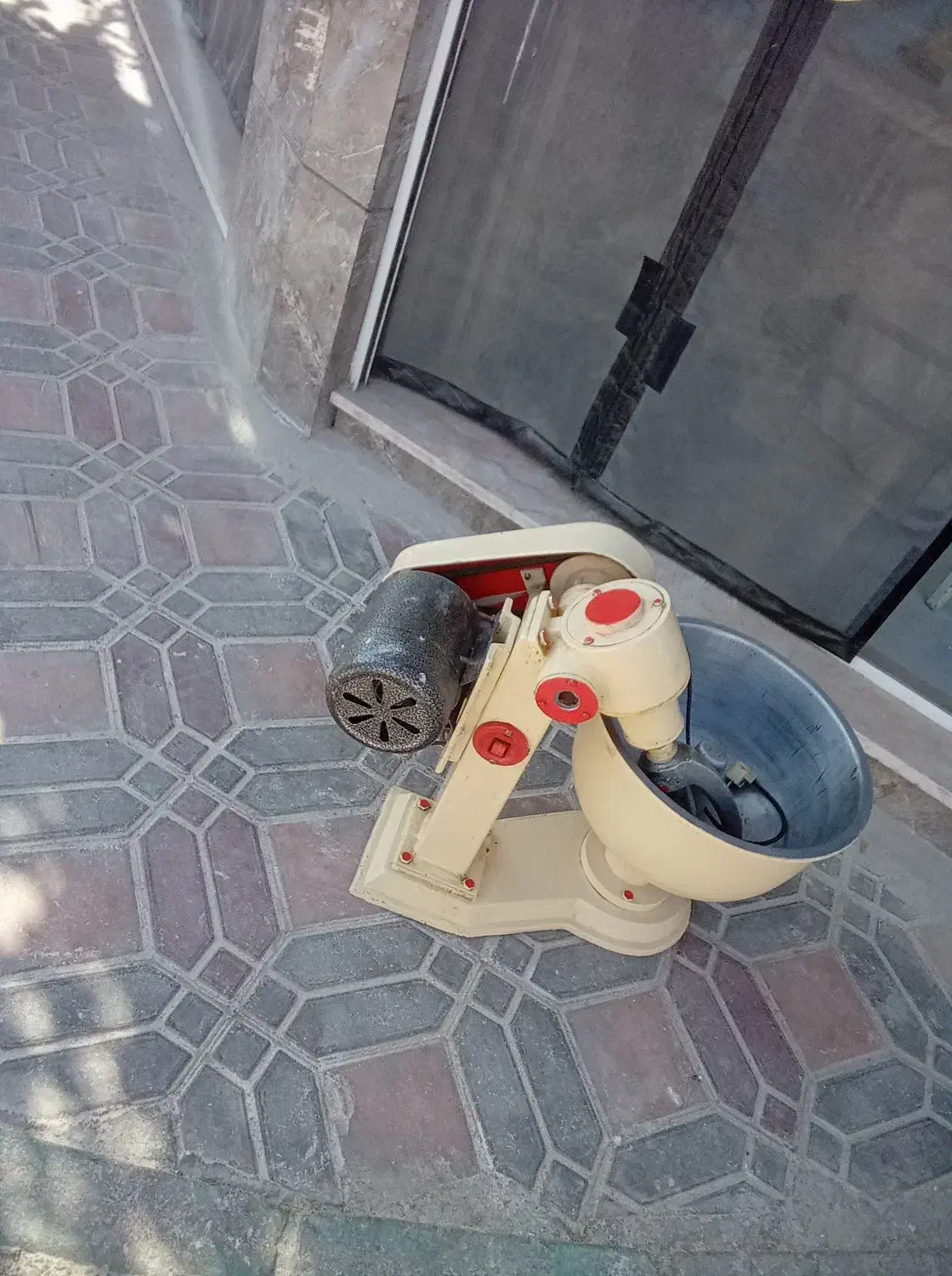 خمیرکن.سبزی‌خرد‌کن|خردکن، آسیاب، غذاساز|اصفهان, قهجاورستان|دیوار