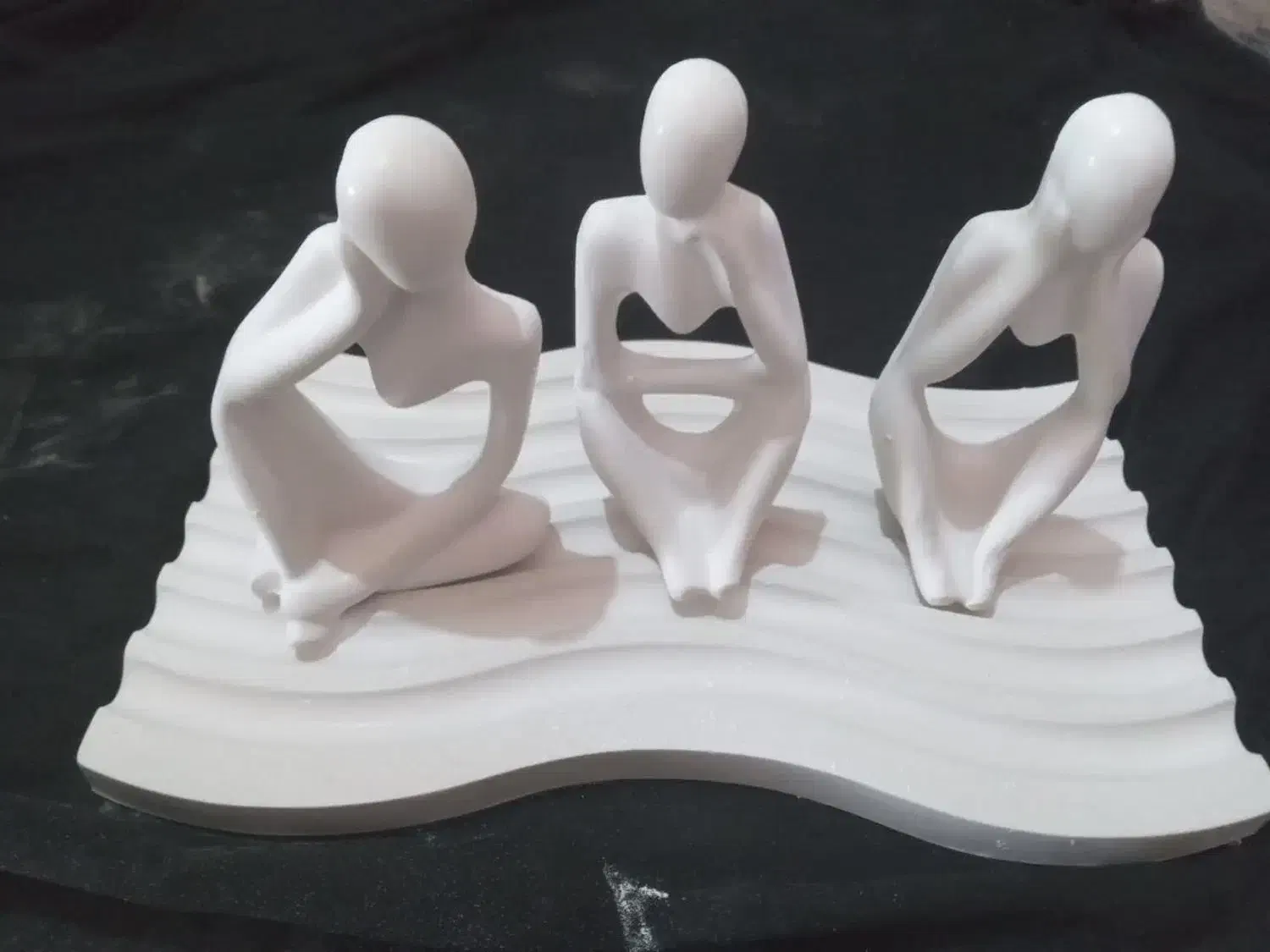 بیس سه متفکر و سینی موج دار|مجسمه، تندیس، ماکت|یزد, |دیوار