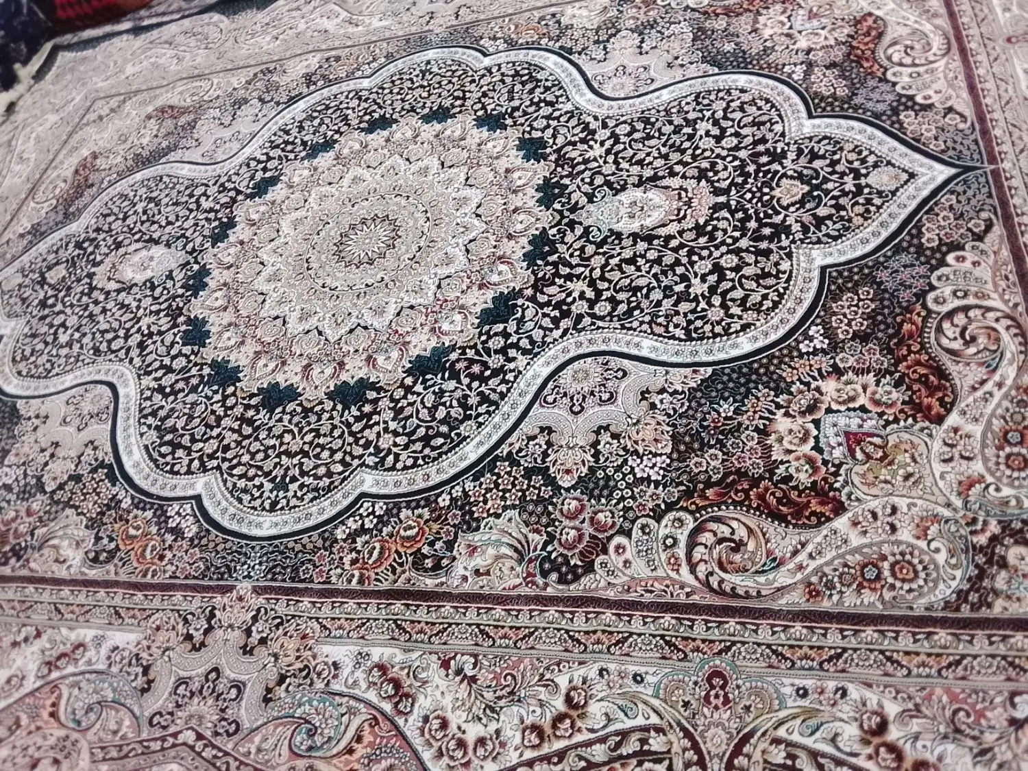 1تخته فرش ۱۲م درحدنو نخ اصل اکریلیک|فرش|اهواز, سیاحی(سه راه خرمشهر)|دیوار