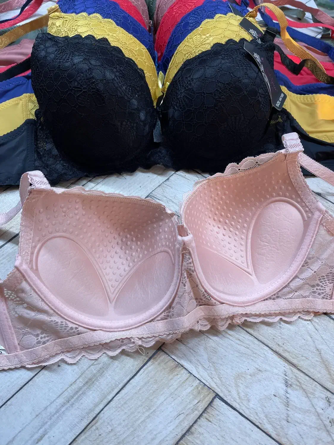 انواع سوتین|لباس|اصفهان, باغ نگاره|دیوار