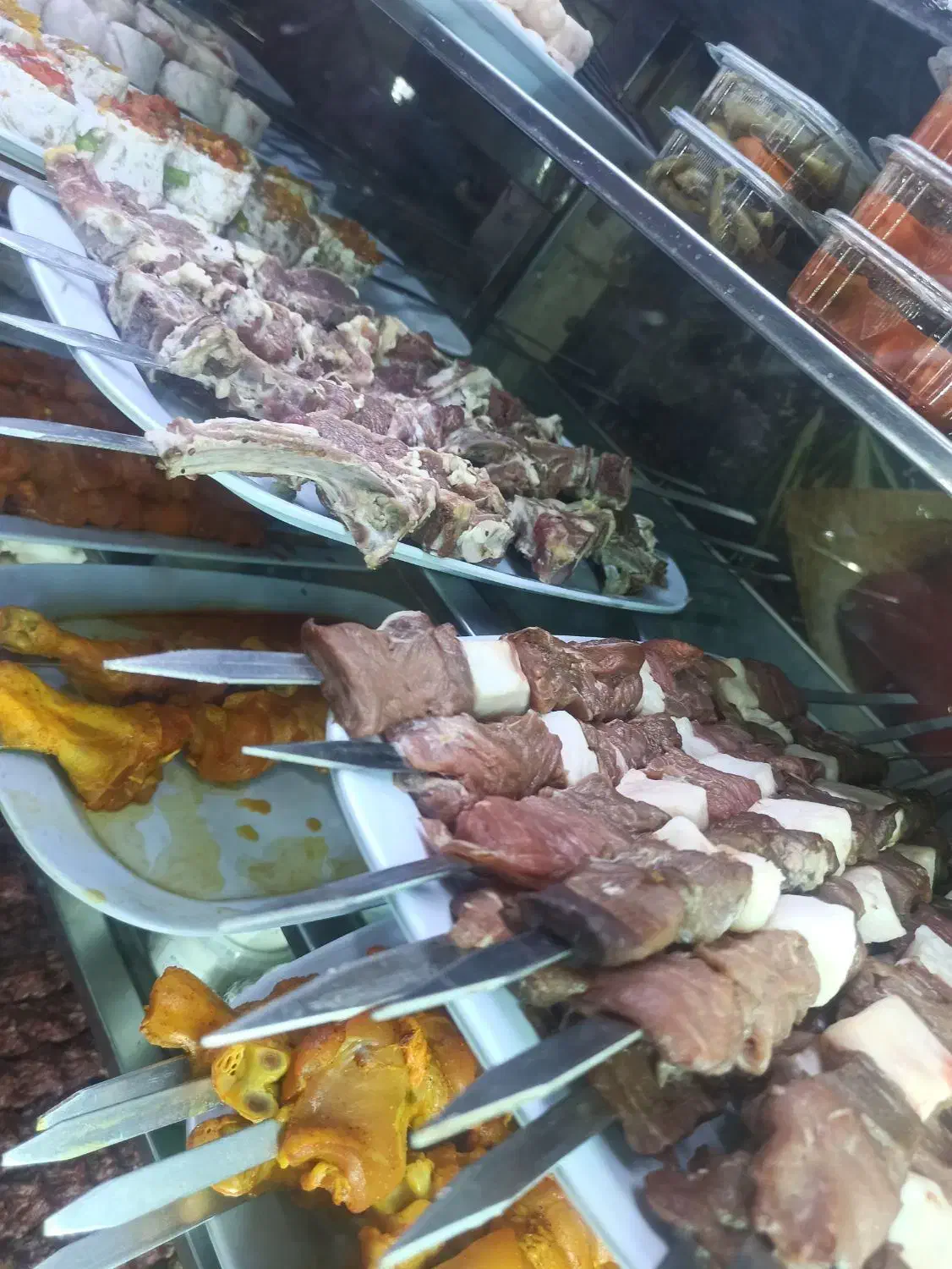 نیروی ساده جهت کار در کبابی|استخدام خدمات فروشگاه و رستوران|اهواز, فاز ۱ پادادشهر|دیوار