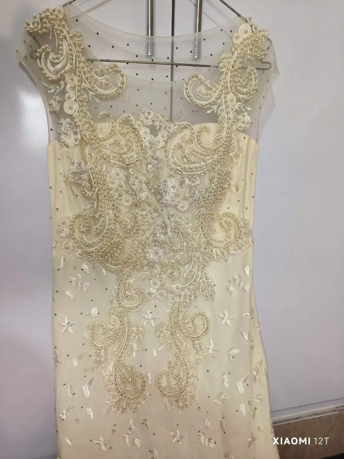 لباس زیباکاملا مرواریدی در حد نو|لباس|تربتحیدریه, شهرک ولیعصر|دیوار