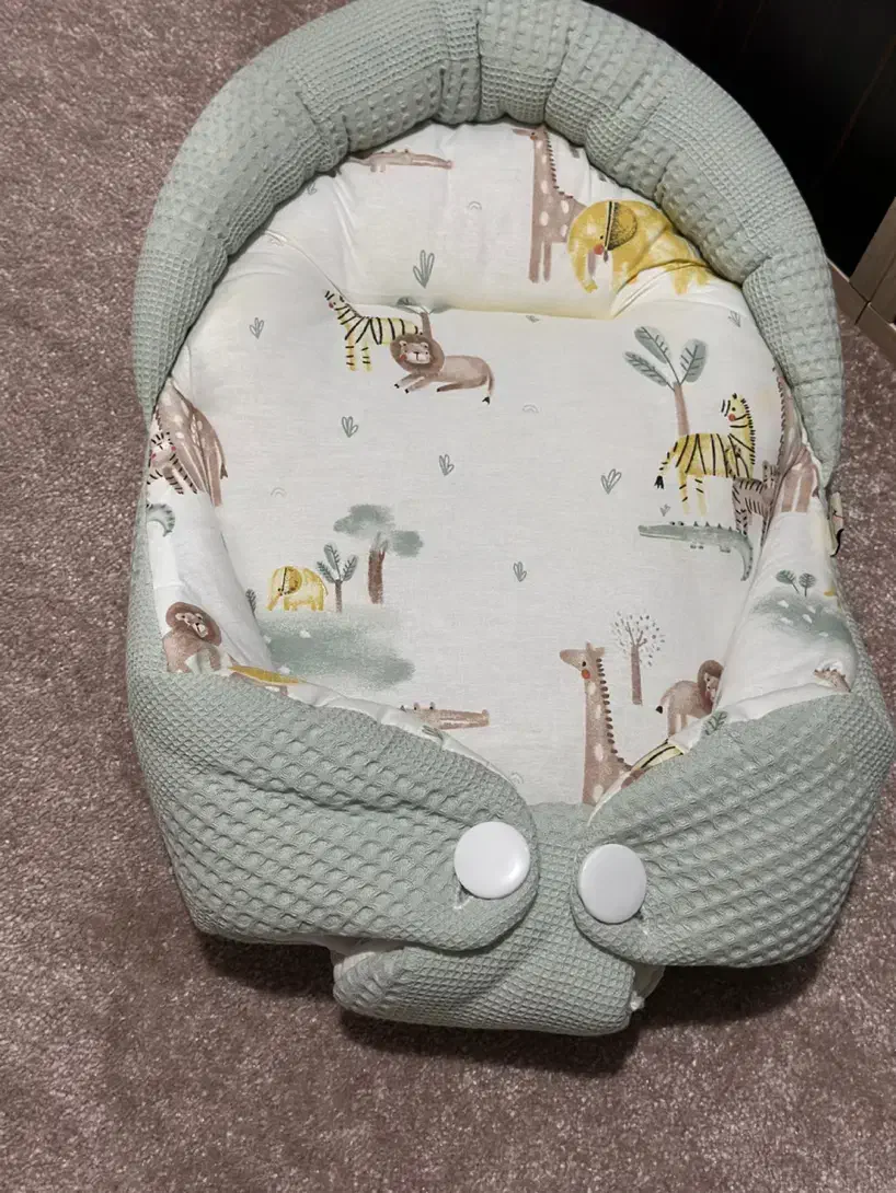 آغوشی|کالسکه و لوازم جانبی|رشت, گلسار|دیوار