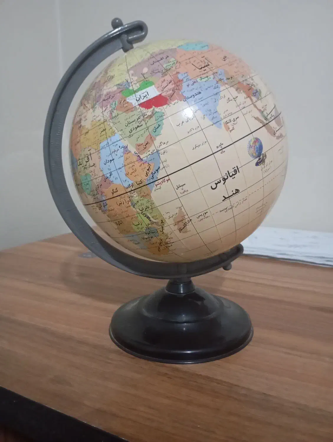 کره زمین رنگ کرم|کلکسیون و سرگرمی|شاهین‌شهر, مسکن مهر|دیوار