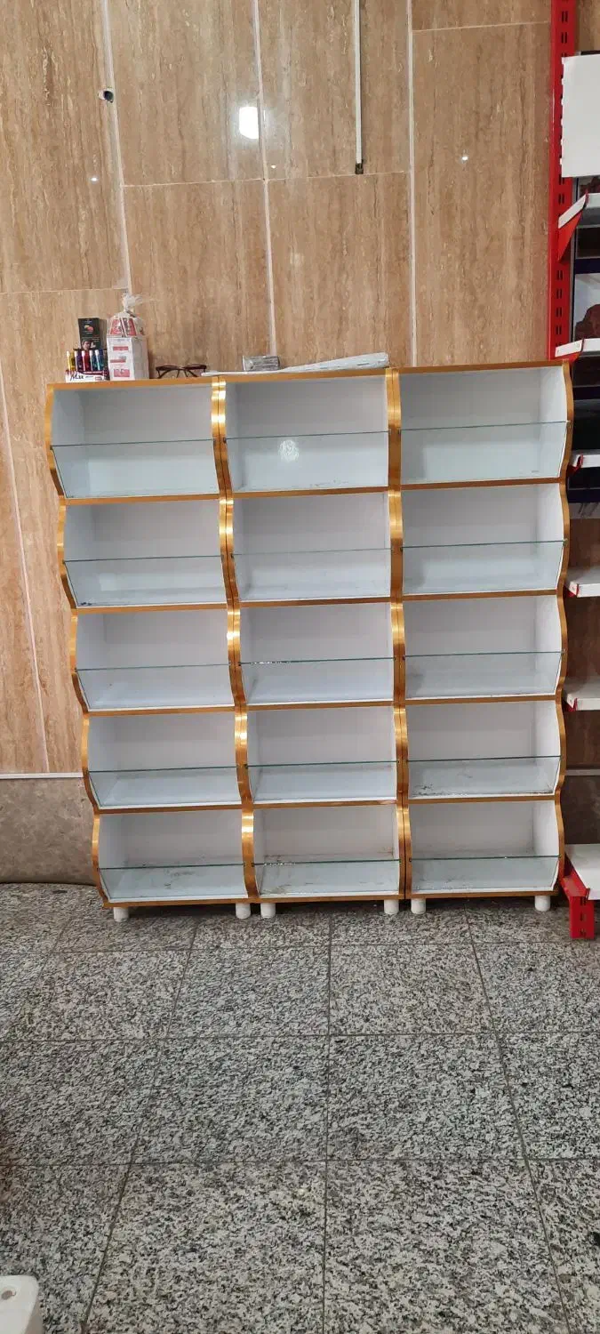 پالت، قفسه،استند،ترازو، پرده نایلونی و میز|فروشگاه و مغازه|اندیشه, اندیشه فاز ۳|دیوار